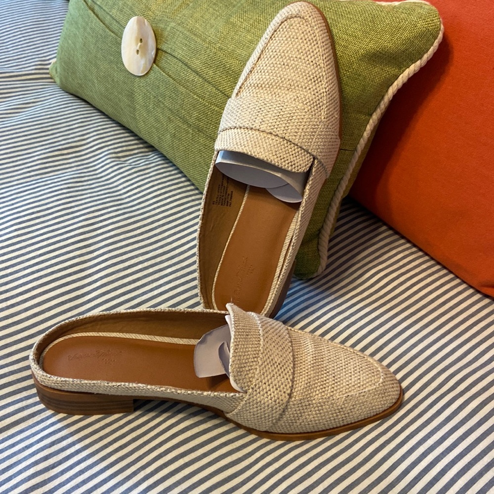 Creamy linen like slip on mule